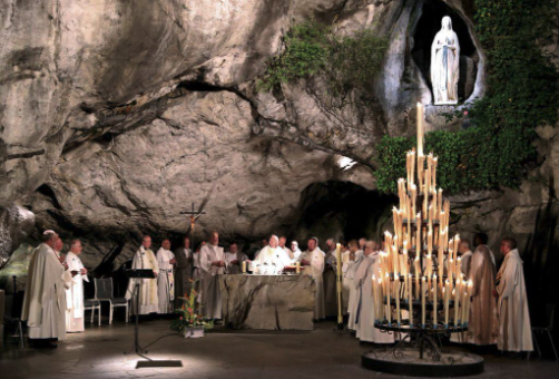 Mass celebrated at the grotto of Lourdes